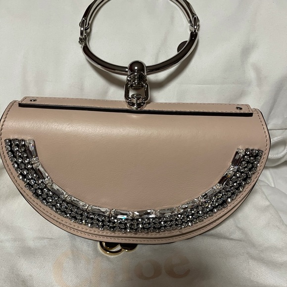 Chloe silver minaudière leather bracelet bag. - Picture 5 of 9